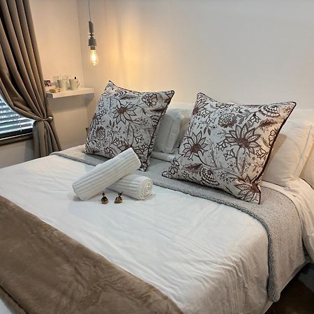 Luxury Upmarket Guesthouse 20 On 4Th Rustenburg Exterior foto