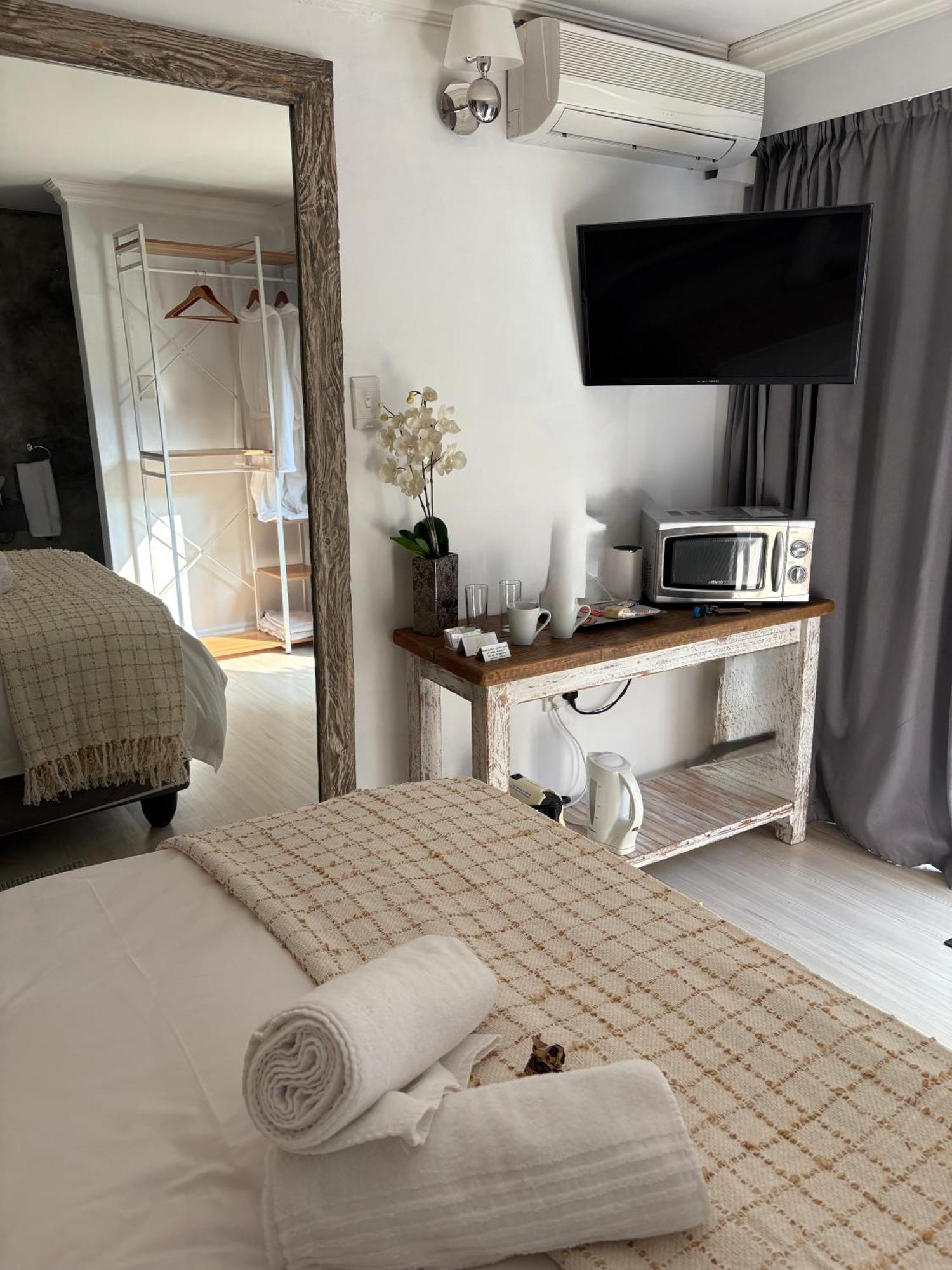 Luxury Upmarket Guesthouse 20 On 4Th Rustenburg Exterior foto